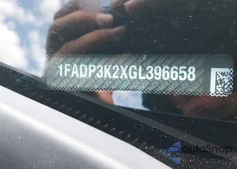 2016 Ford Focus Se z USA, uszkodzony, nr VIN 1FADP3K2XGL396658